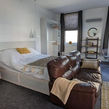 Gorgeous Comfortable Apartment On The High Street Merthyr Tydfil Luaran gambar